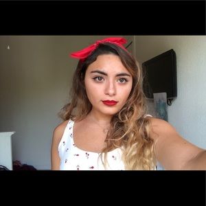 Meet your Posher, Lya